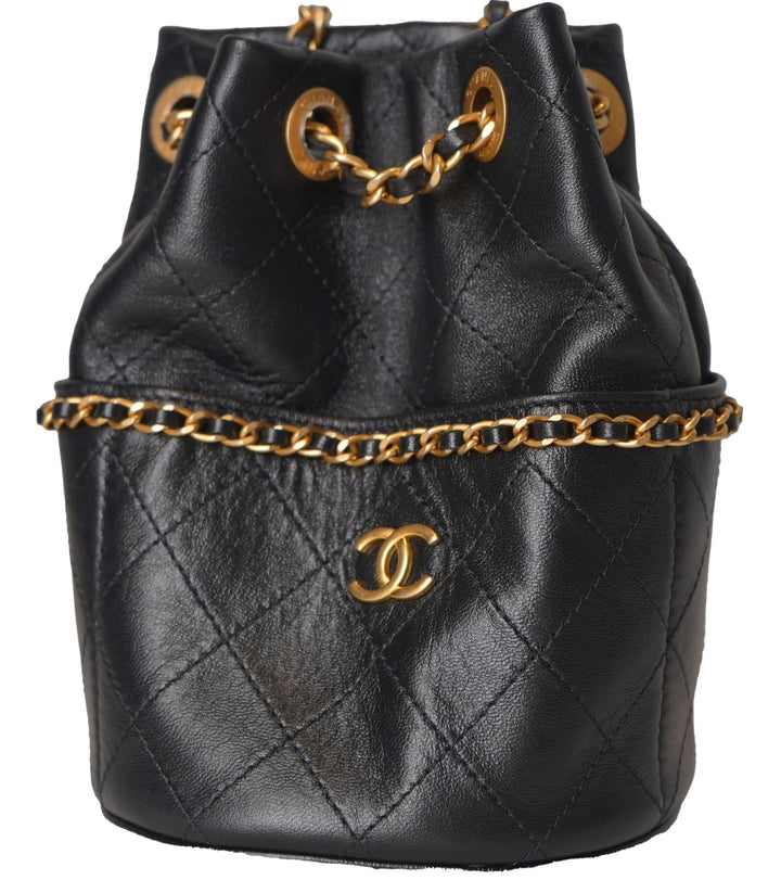 Chanel - Shiny Lambskin Quilted Chain Bucket Bag Black - Especially Yours