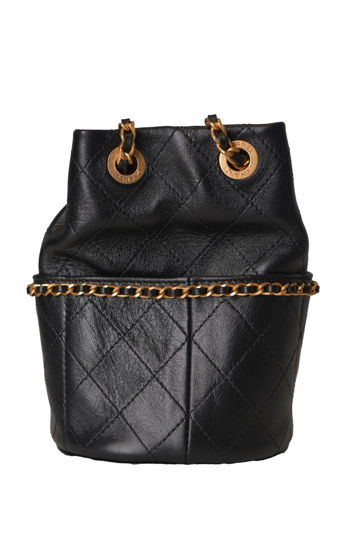 Chanel - Shiny Lambskin Quilted Chain Bucket Bag Black - Especially Yours