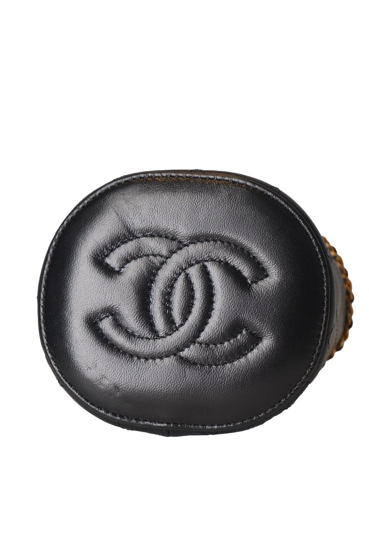 Chanel - Shiny Lambskin Quilted Chain Bucket Bag Black - Especially Yours