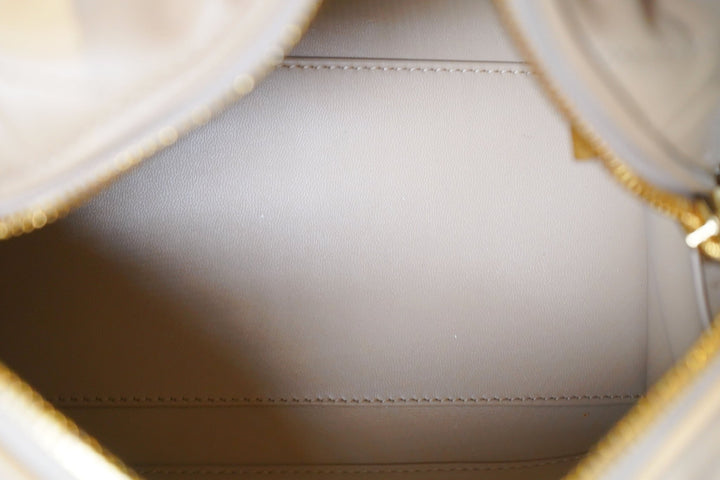 Dior Grove 20 - Especially Yours